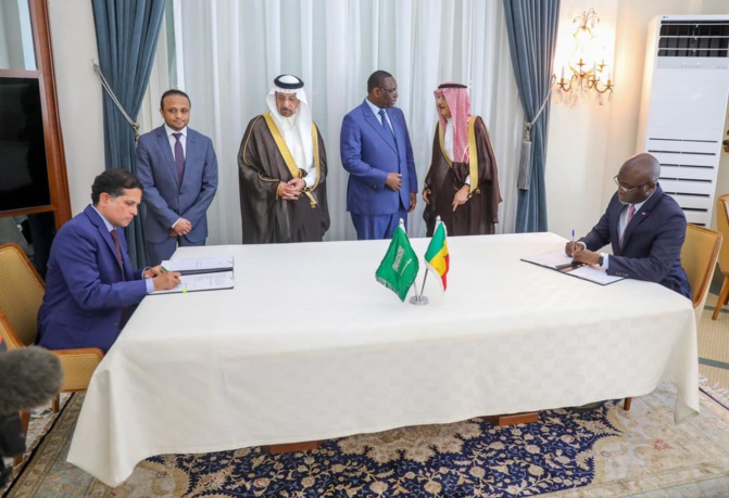 Coopération : Le ministre saoudien du Commerce et de l'Investissement reçu par le Président Sall Coopération : Le ministre saoudien du Commerce et de l'Investissement reçu par le Président Sall