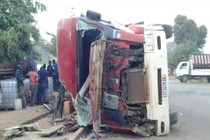 Renversement d’un camion chargé de phosphates à Linguère-Dahra 1 mort et 2 blessés graves