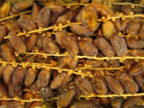 Trafic de Ramadan : Deux Algériens arrêtés avec 40 tonnes de dattes périmées