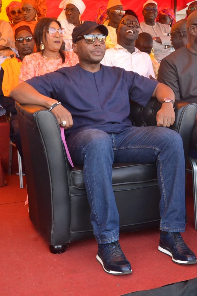 Infrastructures sportives : Barthélémy Dias réceptionne le terrain en gazon synthétique de Castors Infrastructures sportives : Barthélémy Dias réceptionne le terrain en gazon synthétique de Castors