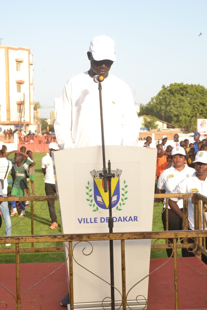 Infrastructures sportives : Barthélémy Dias réceptionne le terrain en gazon synthétique de Castors Infrastructures sportives : Barthélémy Dias réceptionne le terrain en gazon synthétique de Castors