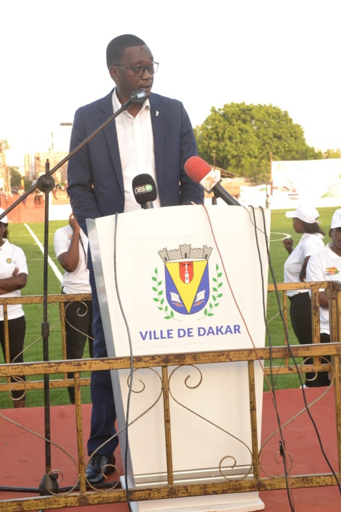 Infrastructures sportives : Barthélémy Dias réceptionne le terrain en gazon synthétique de Castors Infrastructures sportives : Barthélémy Dias réceptionne le terrain en gazon synthétique de Castors