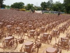 Audio - L'Etat procède à un tirage au sort pour la distribution de matériels agricoles