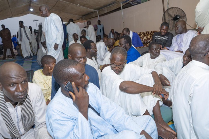 Rappel à Dieu de Serigne Abdou Rahmane Abdoul Khoudoss : une forte délégation envoyée par le Chef de l’état était à Darou Mouhty. Rappel à Dieu de Serigne Abdou Rahmane Abdoul Khoudoss : une forte délégation envoyée par le Chef de l’état était à Darou Mouhty.