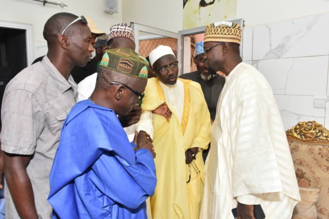 En prélude au Gamou 2022 : Ousmane Sonko et Yewwi Askan wi chez la famille de Cheikh El Hadji Amadou Barro Ndiéguène. En prélude au Gamou 2022 : Ousmane Sonko et Yewwi Askan wi chez la famille de Cheikh El Hadji Amadou Barro Ndiéguène.