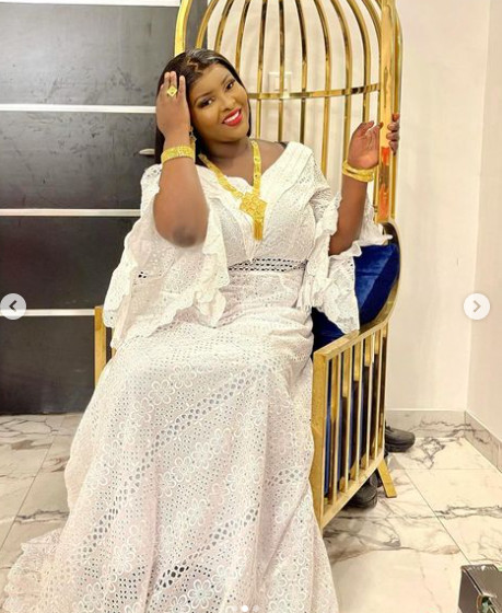 Gamou 2022: Admirez la robe classe et chic de la chanteuse Abiba (Photos) Gamou 2022: Admirez la robe classe et chic de la chanteuse Abiba (Photos)