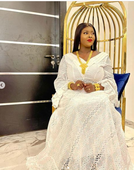 Gamou 2022: Admirez la robe classe et chic de la chanteuse Abiba (Photos) Gamou 2022: Admirez la robe classe et chic de la chanteuse Abiba (Photos)