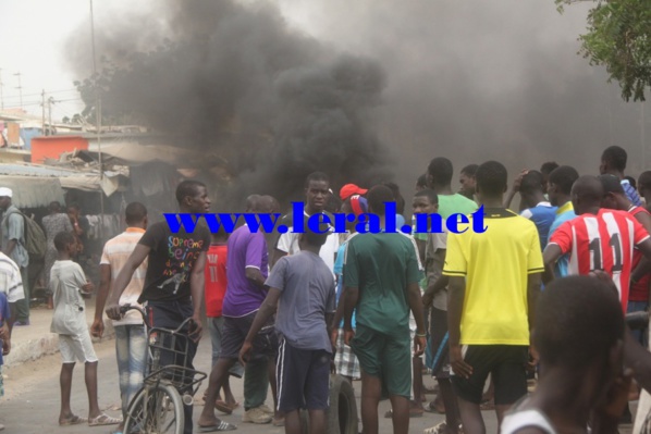 Audio - Ouakam : Accusant le Jaaraf d’avoir morcelé leur terrain de foot, les jeunes se rebellent et mettent le quartier sens dessus dessous  (Photos)