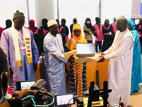 Après son sacre au récital du Coran à Dubaï: La championne mondiale Sokhna Ndaté Cissé récompensée par Cheikh Oumar Anne 
