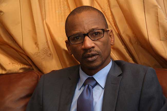 Racine Talla, maire de Wakhinane-Nimzath : «Si Macky cherche à renoncer au 3e mandat, nous allons lui tordre le bras» Racine Talla, maire de Wakhinane-Nimzath : «Si Macky cherche à renoncer au 3e mandat, nous allons lui tordre le bras»