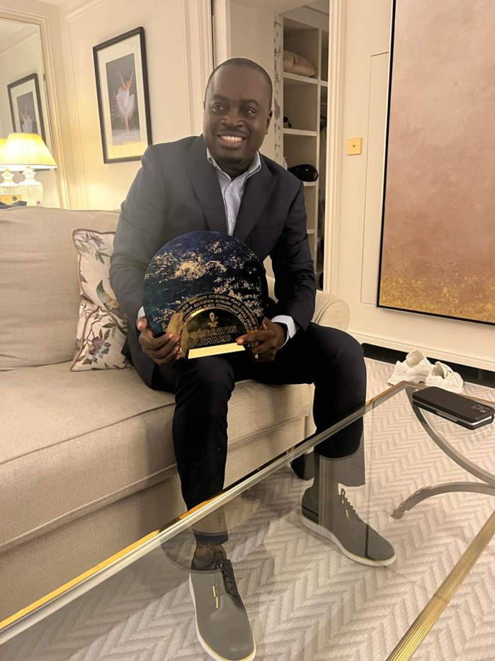 Sadio Mané en toute complicité avec l'homme d'affaires et social de Mbacké, Mouhamadou Badiane (Photos) Sadio Mané en toute complicité avec l'homme d'affaires et social de Mbacké, Mouhamadou Badiane (Photos)