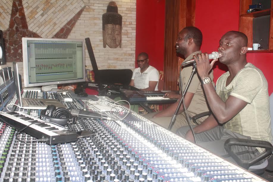 Pape Diouf en studio: Le chanteur concocte un nouvel album