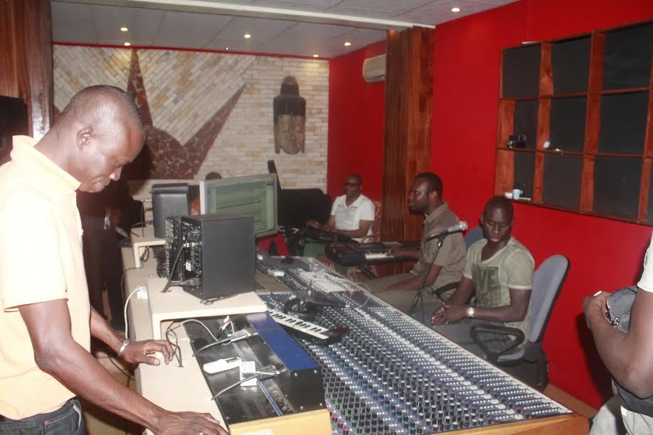 Pape Diouf en studio: Le chanteur concocte un nouvel album