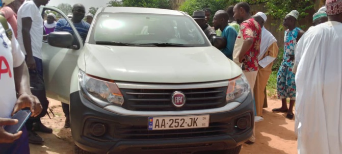 Sédhiou : Le maire Abdoulaye Diop a remis une 4x4 double cabine neuve à l’Imam Ratib Sédhiou : Le maire Abdoulaye Diop a remis une 4x4 double cabine neuve à l’Imam Ratib