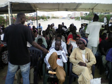 Photos:" Distribution de "ndogou" avec la Fondation Keur Rassoul