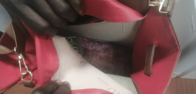 Un dealer tombe dans les filets de la Douane : 10 plaquettes de hachis d’un poids total de 900 grammes saisies Un dealer tombe dans les filets de la Douane : 10 plaquettes de hachis d’un poids total de 900 grammes saisies