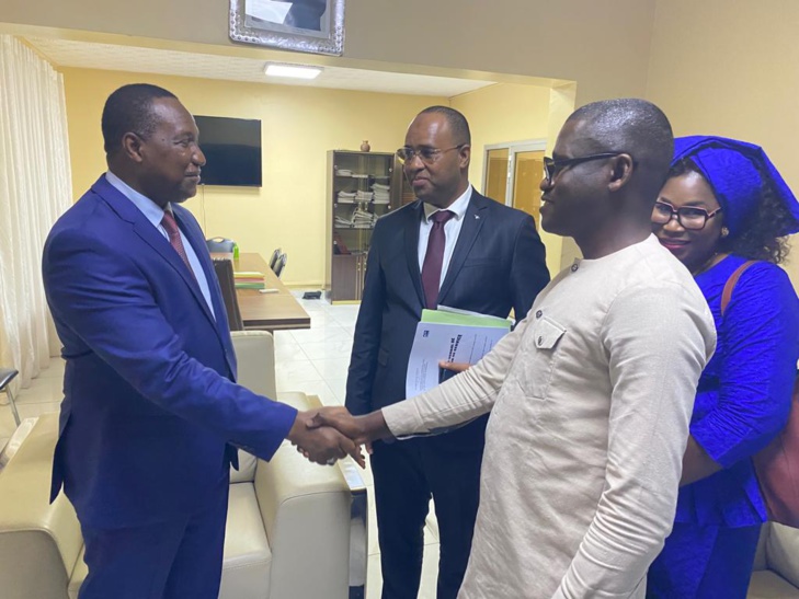 Photos / Poste: La passation de service entre Abdoulaye Bibi Baldé et Mohamadou Diaité, s’est bien passée Photos / Poste: La passation de service entre Abdoulaye Bibi Baldé et Mohamadou Diaité, s’est bien passée