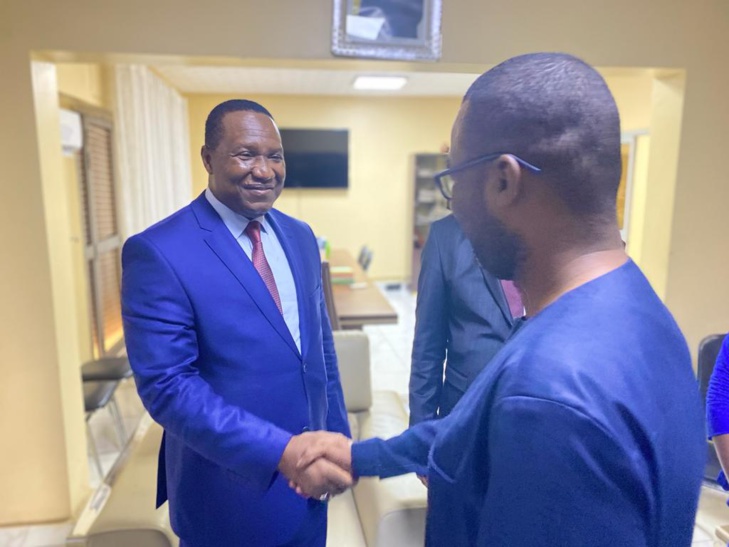 Photos / Poste: La passation de service entre Abdoulaye Bibi Baldé et Mohamadou Diaité, s’est bien passée Photos / Poste: La passation de service entre Abdoulaye Bibi Baldé et Mohamadou Diaité, s’est bien passée