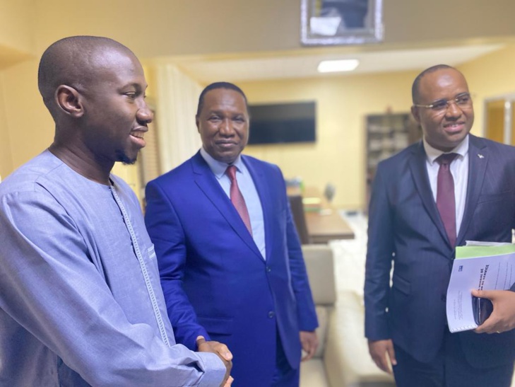 Photos / Poste: La passation de service entre Abdoulaye Bibi Baldé et Mohamadou Diaité, s’est bien passée Photos / Poste: La passation de service entre Abdoulaye Bibi Baldé et Mohamadou Diaité, s’est bien passée