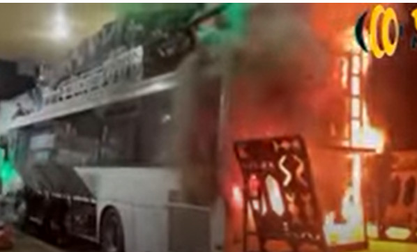 En route vers Conakry : Un bus prend feu