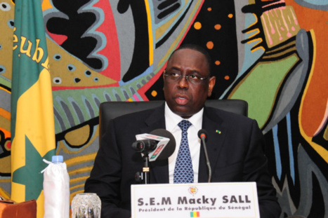 La mémoire balafrée par les énormités de Mbagnick Ndiaye : Macky Sall interdit aux militants d’assister désormais aux cérémonies de passation de service