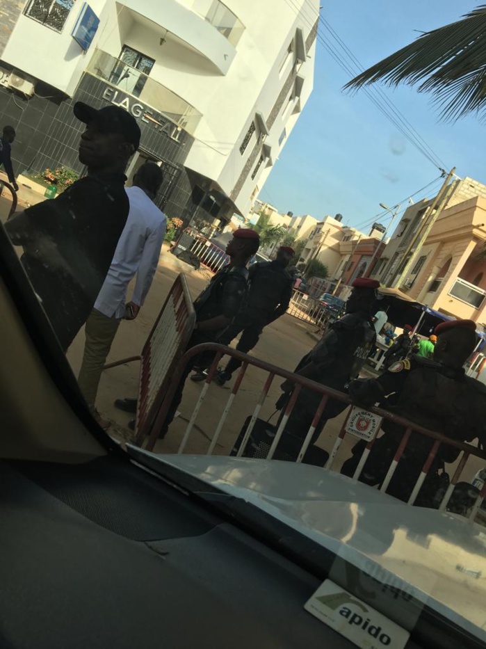 Cité Keur Gorgui / Venu rendre visite à Ousmane Sonko, Déthié Fall se voit interdire l'accès par la police Cité Keur Gorgui / Venu rendre visite à Ousmane Sonko, Déthié Fall se voit interdire l'accès par la police