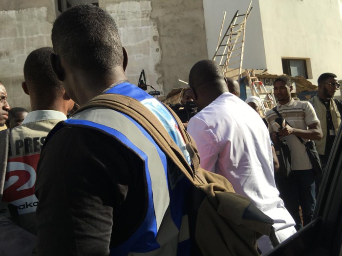 Cité Keur Gorgui / Venu rendre visite à Ousmane Sonko, Déthié Fall se voit interdire l'accès par la police Cité Keur Gorgui / Venu rendre visite à Ousmane Sonko, Déthié Fall se voit interdire l'accès par la police