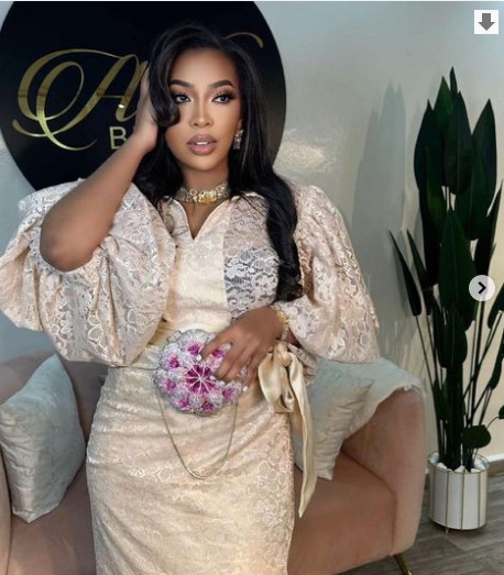 Admirez les nouveaux clichés de la ravissante Zeyna Ndour (Photos) Admirez les nouveaux clichés de la ravissante Zeyna Ndour (Photos)