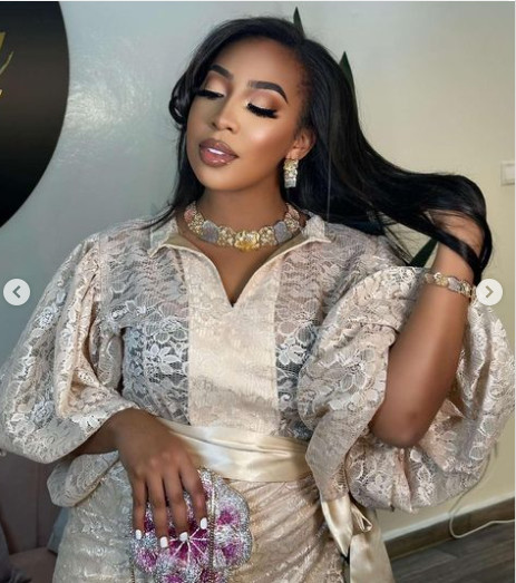 Admirez les nouveaux clichés de la ravissante Zeyna Ndour (Photos) Admirez les nouveaux clichés de la ravissante Zeyna Ndour (Photos)