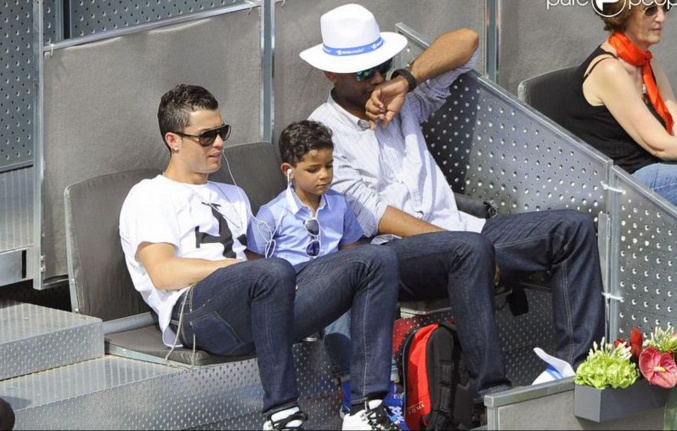 Cristiano Ronaldo et son fils : On ne connaîtra 'jamais' l'identité de la maman...