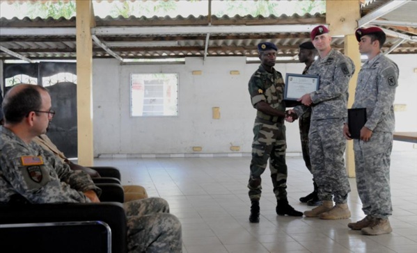 Cérémonie de remise de diplômes à des unités des Affaires civiles de l'armée sénégalaises