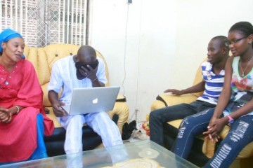 Sketch: La Troupe TLC dans Facebook
