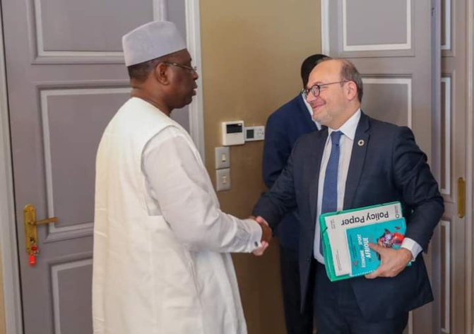 Macky Sall reçoit le Directeur de l'AFD, Rémy Rioux : La rénovation du stade Iba Mar Diop et de la Piscine olympique, au coeur des échanges Macky Sall reçoit le Directeur de l'AFD, Rémy Rioux : La rénovation du stade Iba Mar Diop et de la Piscine olympique, au coeur des échanges