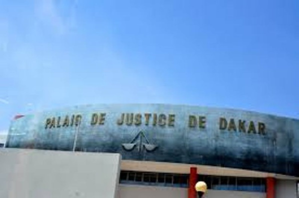 Procès Karim: Bibo Bourgi apparait à la barre avec des perfusions et sous haute surveillance médicale