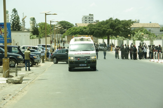 PHOTOS: L’ambulance ramène Bibo à la clinique du cap