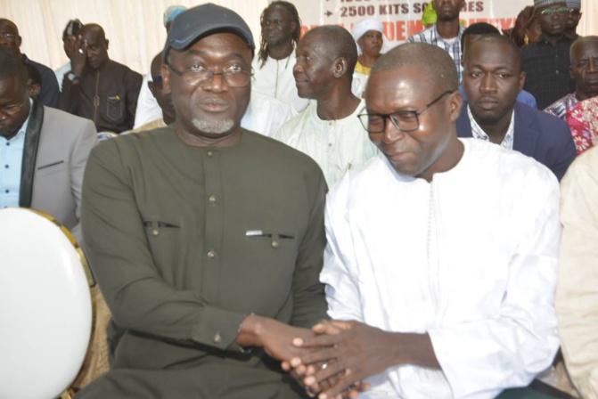 Fournitures et équipements solaires : Papa Mademba Bitèye offre 1000 tables-bancs et 2500 kits scolaires aux écoles de Kaolack Fournitures et équipements solaires : Papa Mademba Bitèye offre 1000 tables-bancs et 2500 kits scolaires aux écoles de Kaolack