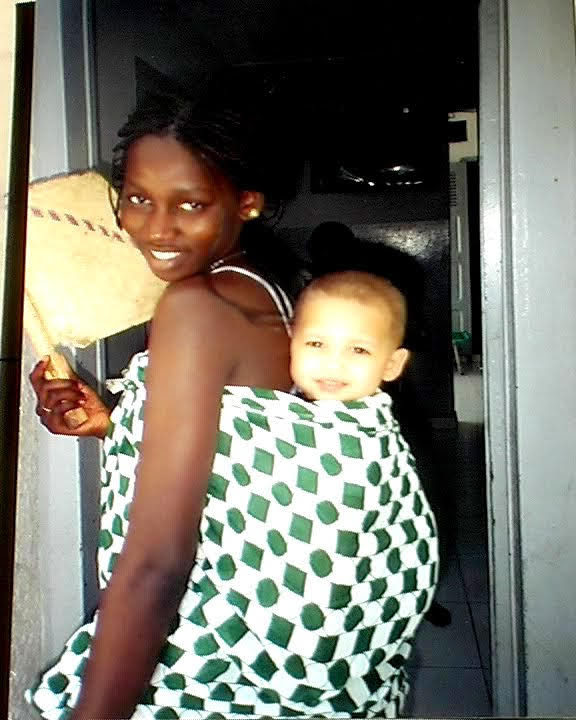 Photos exclusives/ A peine 1an chez son grand père, au Sénégal: Iliman Ndiaye sur le dos de ses tantes, Khadijatou Ndiaye et Rama Ndiaye Photos exclusives/ A peine 1an chez son grand père, au Sénégal: Iliman Ndiaye sur le dos de ses tantes, Khadijatou Ndiaye et Rama Ndiaye