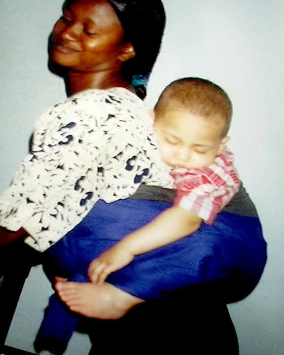 Photos exclusives/ A peine 1an chez son grand père, au Sénégal: Iliman Ndiaye sur le dos de ses tantes, Khadijatou Ndiaye et Rama Ndiaye Photos exclusives/ A peine 1an chez son grand père, au Sénégal: Iliman Ndiaye sur le dos de ses tantes, Khadijatou Ndiaye et Rama Ndiaye