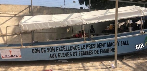 Calvaire des élèves de Fambine : Après le reportage de Seneweb, Macky Sall fait un geste… Calvaire des élèves de Fambine : Après le reportage de Seneweb, Macky Sall fait un geste…