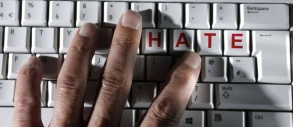 Cyber-harcèlement : le programme "Rethink" d'une adolescente séduit Google