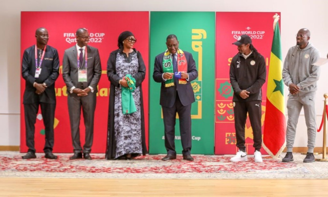 Qatar: En images, la remise du Drapeau aux Lions par le Président Macky Sall, en compagnie de la 1ère Dame