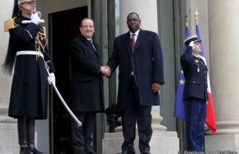 L’Ucad s’embrase, Ebola frappe à nos portes, la Crei s’enflamme, l’hivernage tarde… Macky Sall se pavane à Toulon
