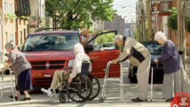 Des personnes âgées piègent des automobilistes impatients. Une caméra cachée tordante !