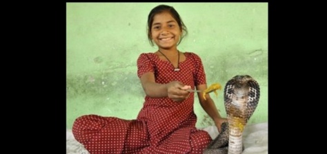 « Les serpents venimeux sont mes meilleurs amis » déclare une jeune fille indienne