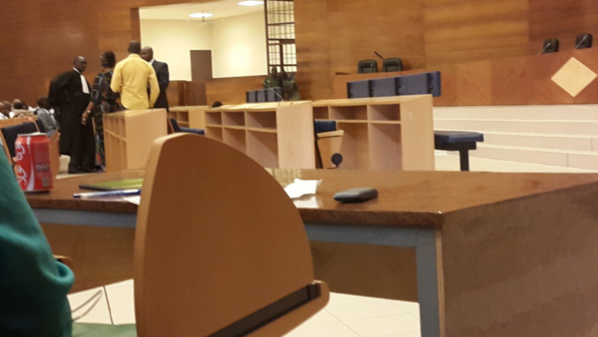 Mystique au procès de Karim Wade ? Les fauteuils des juges remplacés