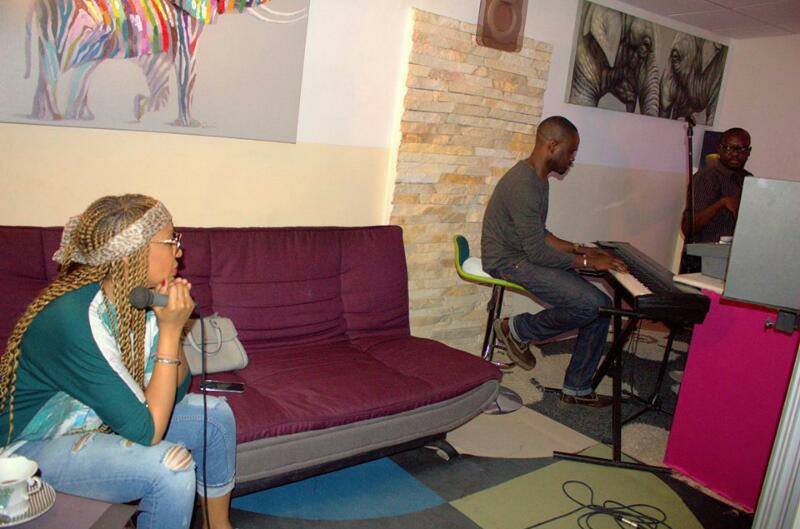 Viviane Chidid en studio avec Baba Hamdy