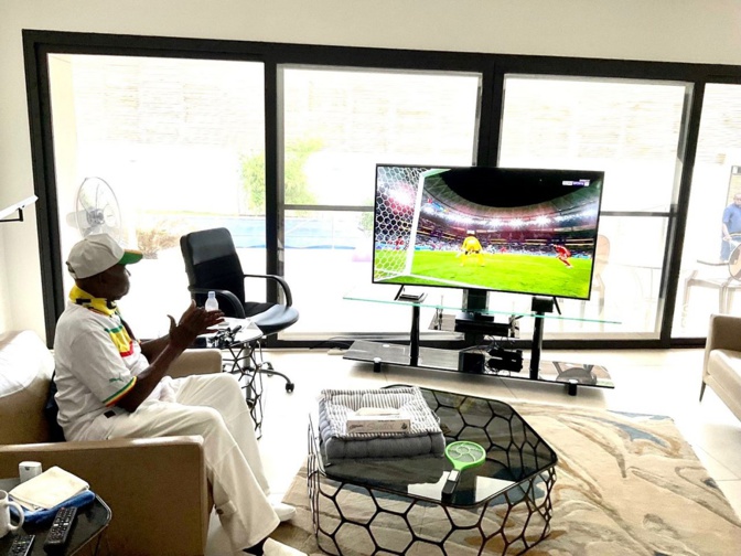 Sénégal-Equateur : le président Abdoulaye Wade, en mode 12ième Gaïndé derrière les Lions Sénégal-Equateur : le président Abdoulaye Wade, en mode 12ième Gaïndé derrière les Lions