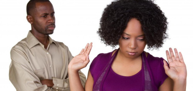 Question du jour: Est-il permis à un homme de donner à sa femme un couvre-feu? Question du jour: Est-il permis à un homme de donner à sa femme un couvre-feu?