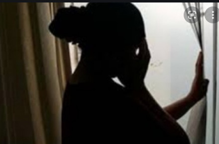 Pour une banale affaire de remplissage de bouteilles d’eau : M. Touré tabasse sa ménagère qui s’en sort avec une ITT de 10 jours
