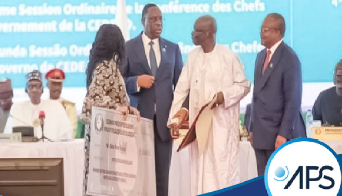 Omar Pène honoré par la CEDEAO : les témoignages du président Macky Sall Omar Pène honoré par la CEDEAO : les témoignages du président Macky Sall